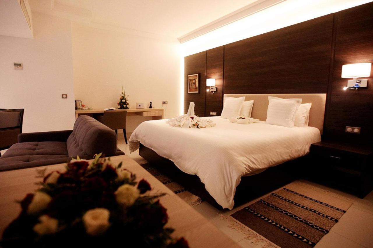 Radisson Hotel Sfax Eksteriør billede A bedroom at the hotel