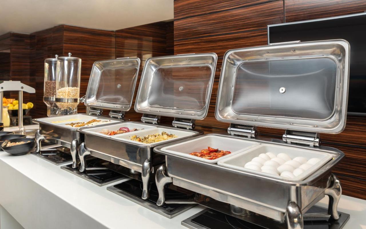 Radisson Hotel Sfax Eksteriør billede A chafing dish