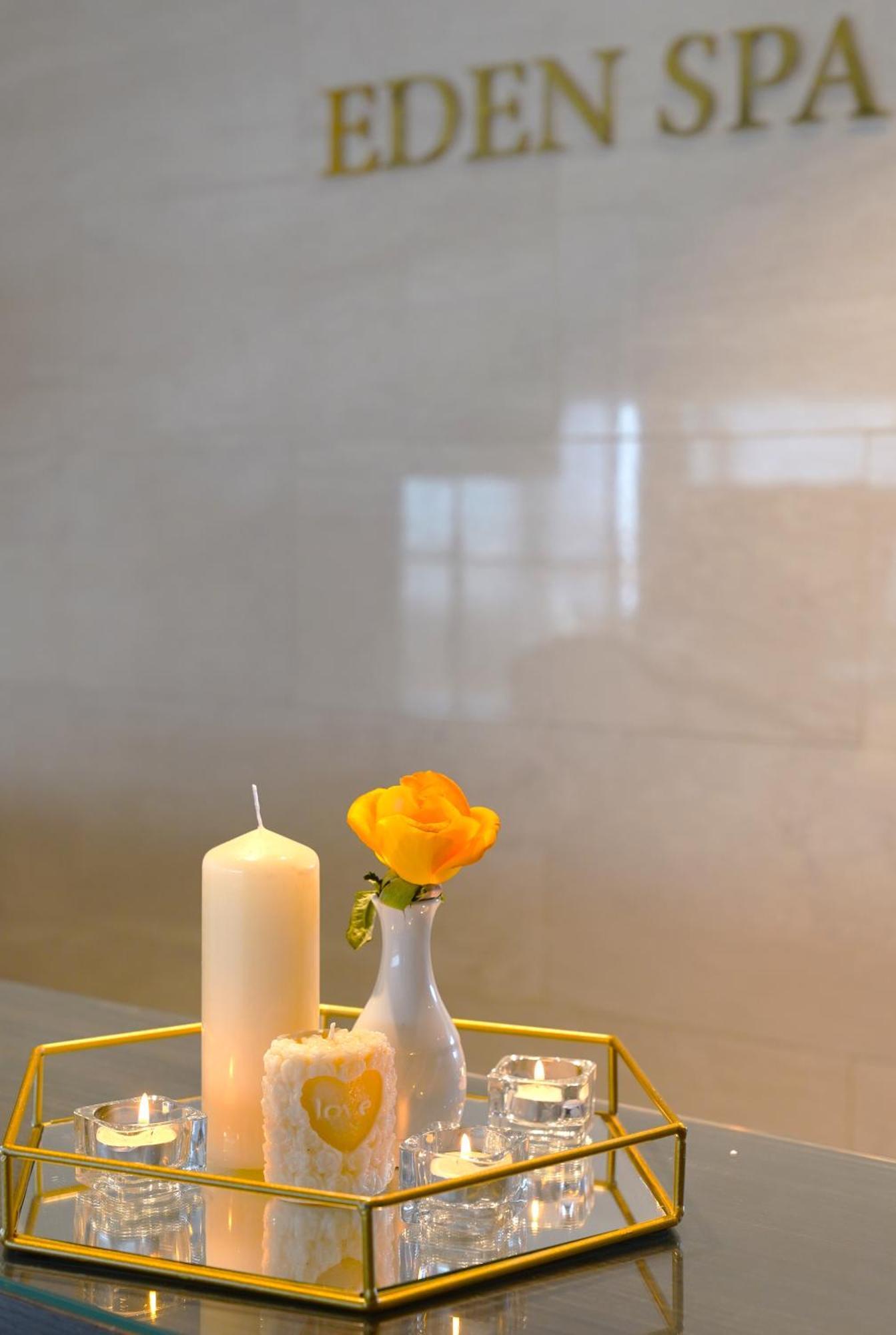 Radisson Hotel Sfax Eksteriør billede Candle and rose at the memorial service for victims of the 2011 Christchurch earthquake