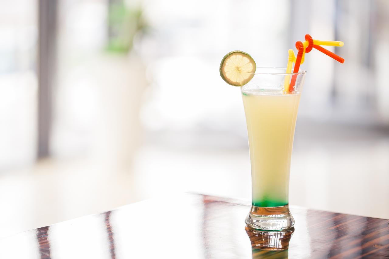 Radisson Hotel Sfax Eksteriør billede A layered lemonade