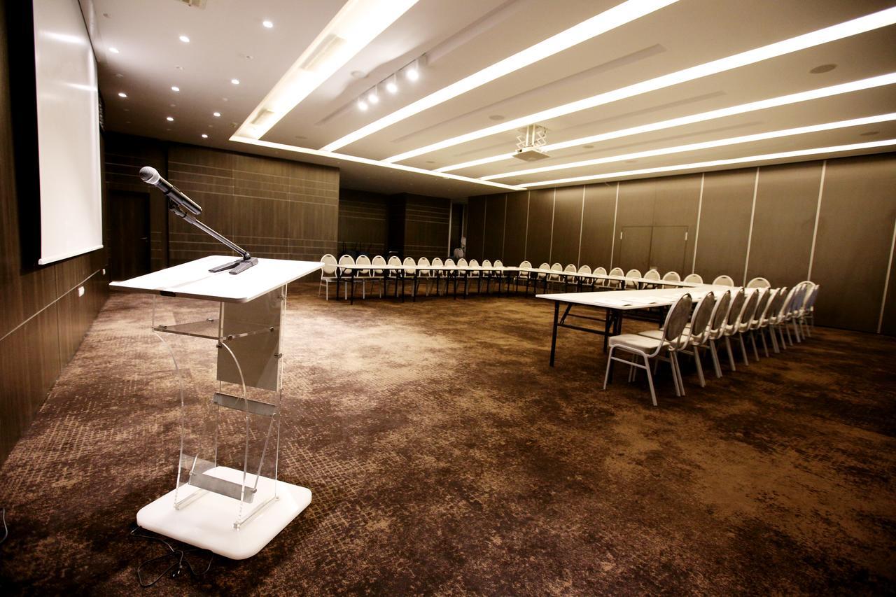 Radisson Hotel Sfax Eksteriør billede A meeting room