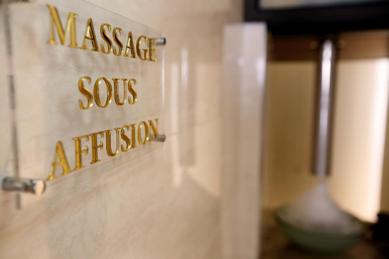 Radisson Hotel Sfax Eksteriør billede Massage sous affusion sign