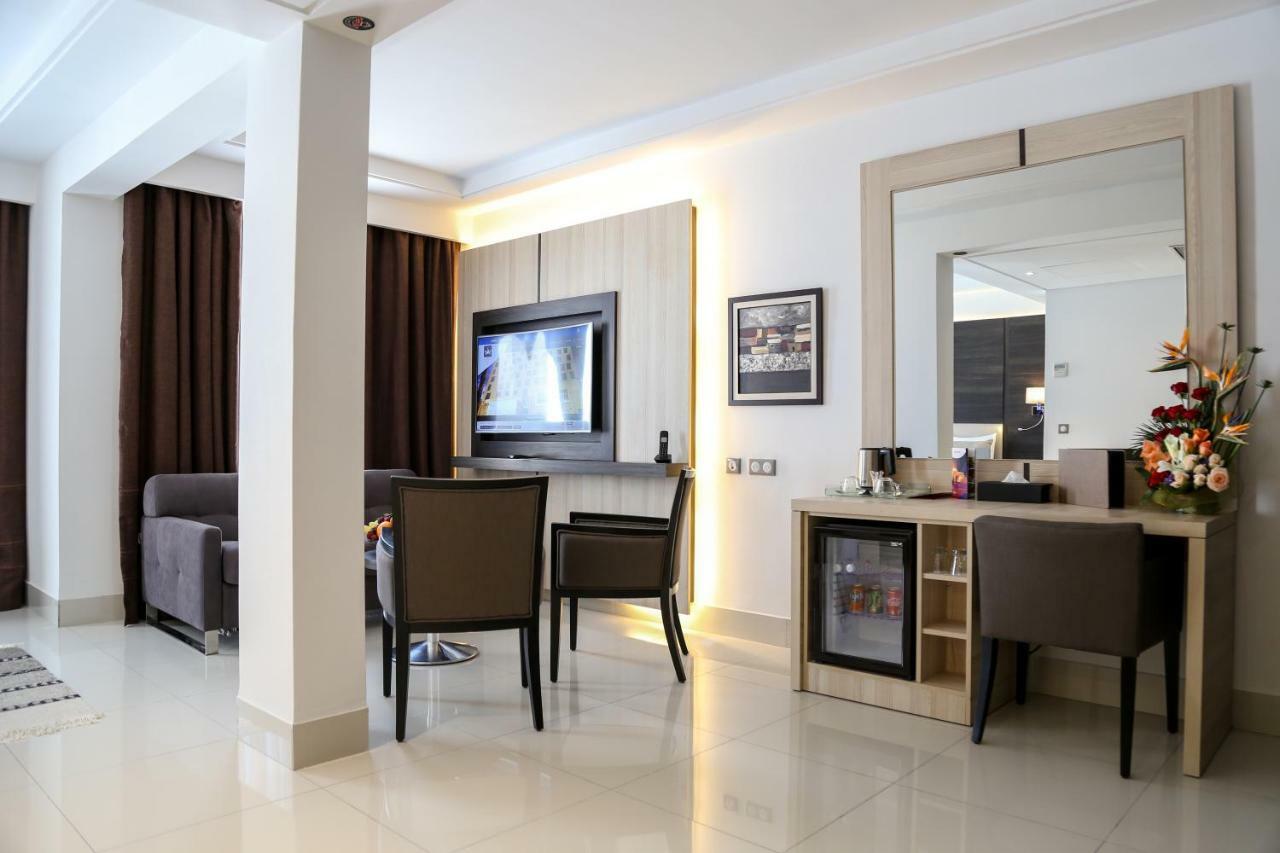 Radisson Hotel Sfax Eksteriør billede Suite room